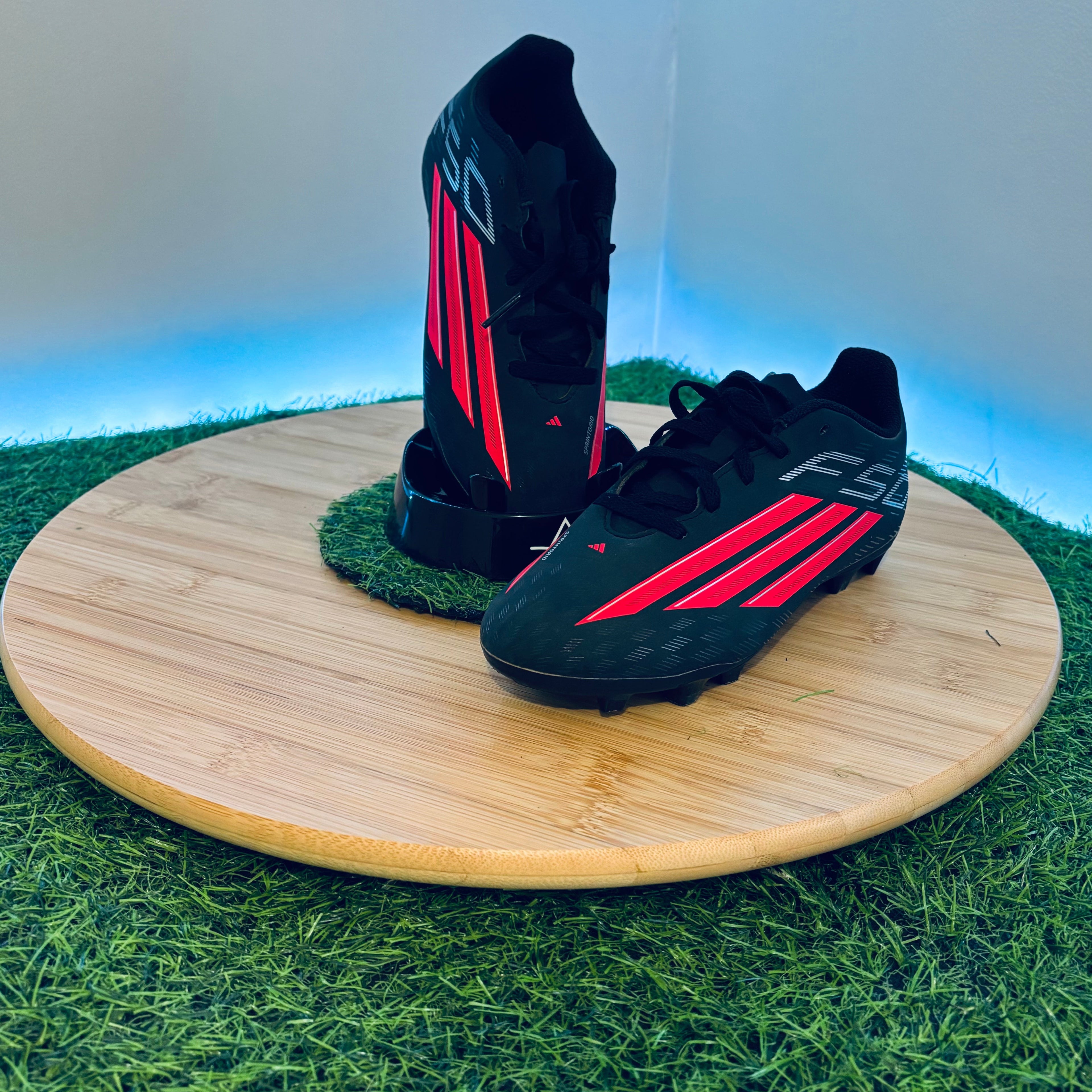 Second Hand Boot — Original Condition AIDAS F50 SPRINTGRIT US 2
